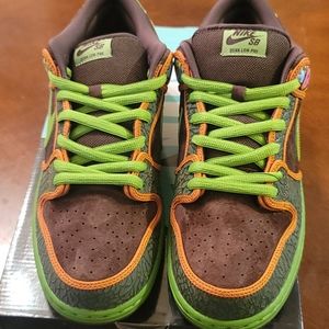 Nike Dunk Low ( De La Soul) sz 13